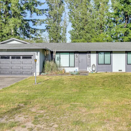 Golf, Hike, Dine & Relax: Home in Port Orchard
