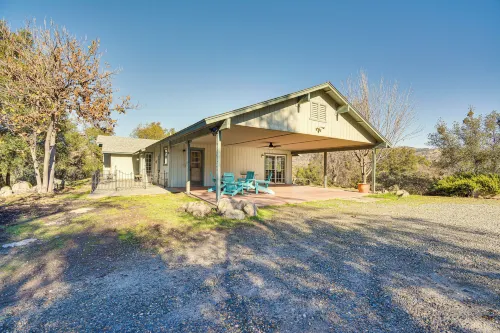 Bright and Cozy Mariposa Getaway 46 Mi to Yosemite!