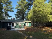Charming Lakefront Cottage on Torch Lake - walking distance to Alden