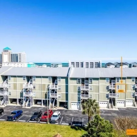 Good Vibes Carolina Beach 1 Bedroom Villa by RedAwning