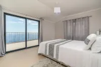 Casa Raimunda, Modern house with 2 bedrooms, views to the ocean and Arco. Hotels in Arco da Calheta