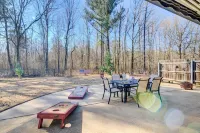 Starkville Vacation Rental ~ 2 Mi to MSU! - parking