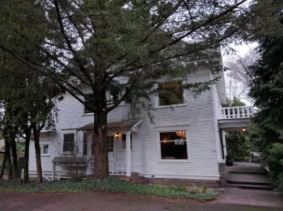 เอเวอร์มอร์ เกสต์เฮาส์ โรงแรมใน