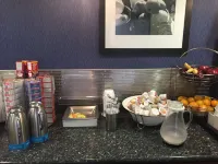 Wingate by Wyndham Springfield - breakfast