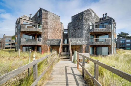 Oceanfront Watsonville Condo w/ Beach Access!