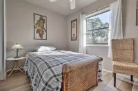 ~ 9 Mi to Universal: Orlando Retreat w/ Sun Porch! - Country Houses