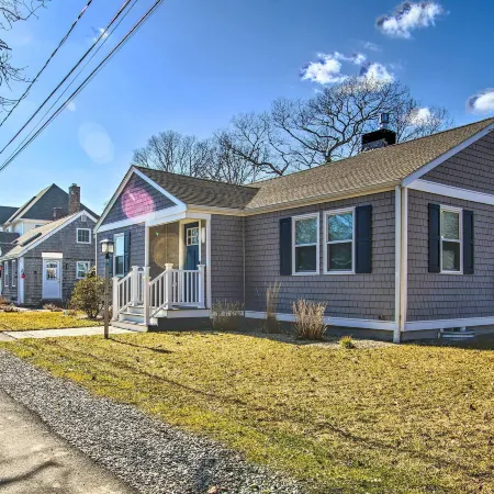 Updated Buzzards Bay Beach Cottage Walk to Shore!