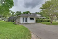 Spacious Freeport Home: Private Pool & Lake Access