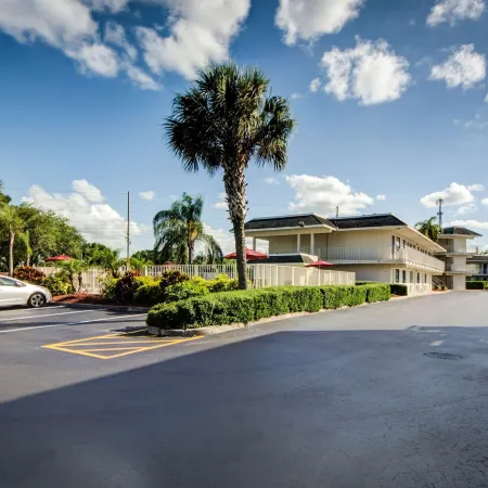 Motel 6 Lakeland, FL