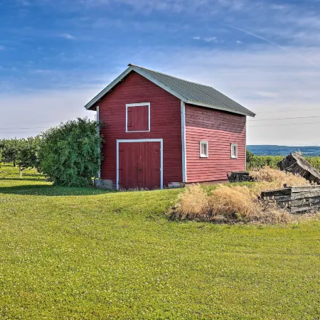 Finger Lakes Farm Retreat Walk to Wineries!
