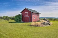 Finger Lakes Farm Retreat Walk to Wineries! - parking