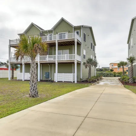 Emerald Isle Getaway w/ Decks & Beach Views!