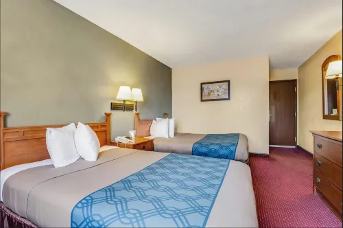 Econo Lodge Junction City I-70 Near Fort Riley