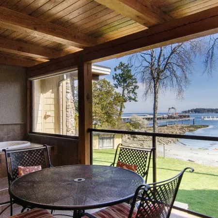 Galiano Oceanfront Inn & Spa