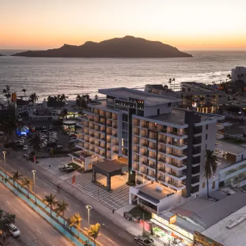 High Garden Grand Hotel Hotels near Acuario Mazatlán