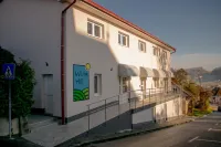 Wine Hill Hostel Hotel di 