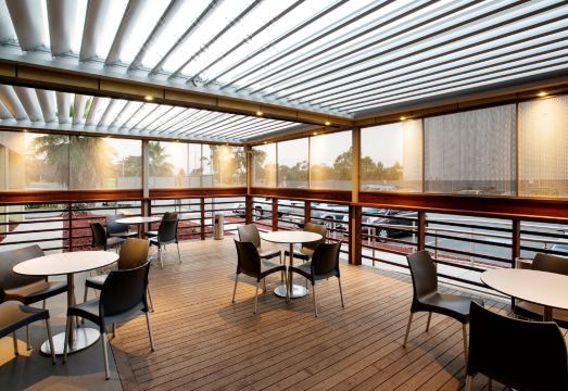 나이트캡 앳 웨스트사이드 호텔