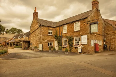Old White Hart Отели в г. Corby District