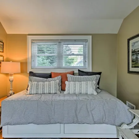 1/2 Mi to Beach: Lovely Guesthouse in Kennebunk!