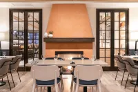 Best Western Plus Baker Street Inn  Convention Centre - parking