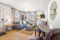 Cozy Backyard and Smart TV - Charming Mountain Biker Haven Hotels in Bentonville