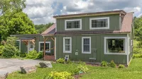 100% Restored Large Farmhouse in the Hub of Stowe with Soaking Tub - บังกะโล