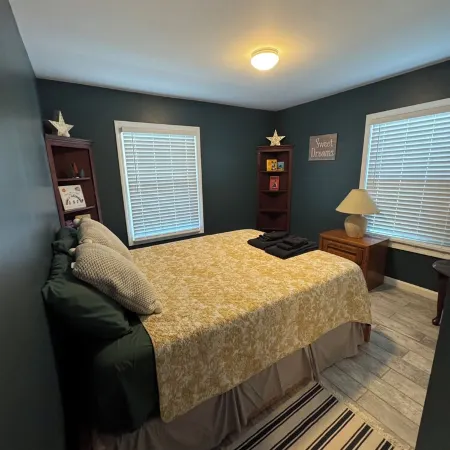 Charming 2-bedroom apartment in superb Bennington with WiFi