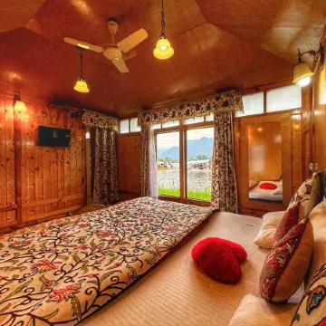 White House Group of Houseboats