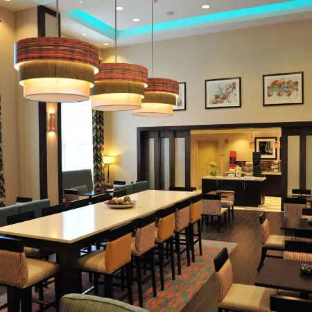Hampton Inn & Suites Robbinsville