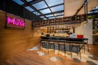 Grand Altuz Yogyakarta - bar