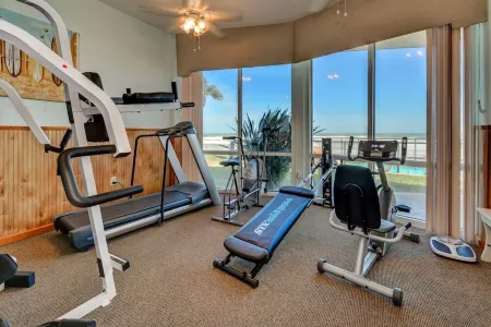 3-Bedroom Condo in Lovely Daytona Beach Shores with Amazing Views!
