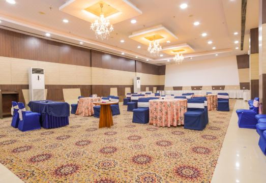 Hotel Hyphen Premier Over view