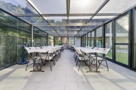 Hills Valleys Отели рядом с достопримечательностью «Chung Tai Chan Monastery»