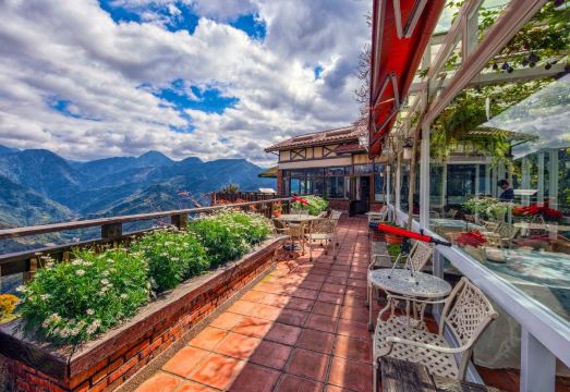 5. 온커밍 럭 빌라..