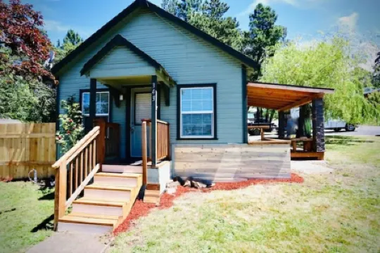 Cozy Cabin in Springfield’s Historic District • Near Autzen Stadium