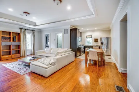 Guest House in Private Villa ~ 23 Mi to Washington