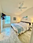 The Villages 3 bed/3 Kings, Private, Coastal decor, 1 min to Rec cntr & Pickleba