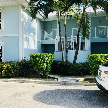 Escape to Paradise – Beautiful & Budget-Friendly Condo!