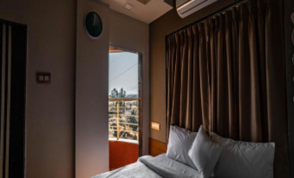 Pooja Villa Suites-Rooms and Pool, Igatpuri