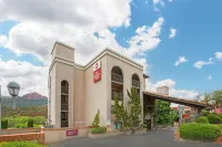 Best Western Plus Arroyo Roble Hotel  Creekside Villas