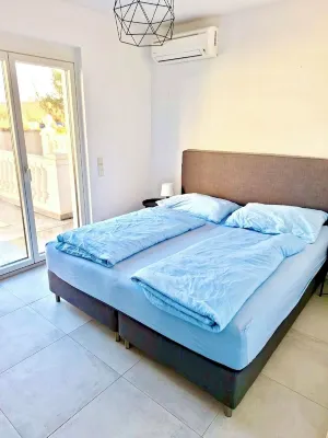 Apartments C'Est la Sea - Suite with Jacuzzi Hotels in 