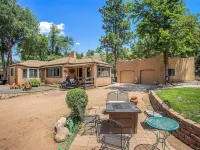 Town-N-Country Cottages Hotels in Manitou Springs