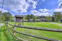 Updated Ranch-Style Home w/ Scenic Deck, Pond - 3 estrellas