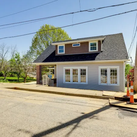 Williamstown Vacation Rental Private Deck and Yard