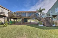 Walk to Beach and State Park! Bungalow in Galveston - Kylpylä