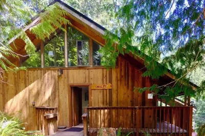 Chalet at Rainier Lodge - 0.4 Miles to Mt Rainer National Park 마운트 레니에 국립공원 주변 호텔