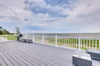 Private Beach & Deck: Bayfront Home in Hayes! - 3-stjärniga
