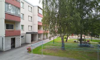 2BR Apt in Quiet Neighborhood