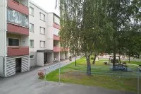 2BR Apt in Quiet Neighborhood