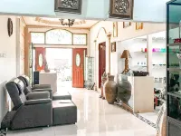 Vandhela Homestay Syariah Mitra RedDoorz Karangpilang 호텔